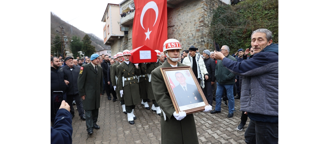 VEFAT EDEN TOPÇU UZMAN ÇAVUŞ MUHAMMET YILMAZ’I ÇANAKÇI İLÇEMİZDE YAPILAN TÖRENİN ARDINDAN EBEDİYETE UĞURLADIK